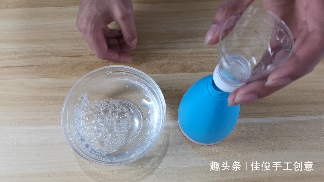 白醋和洗衣液混合真厉害,解决了家家户户的难题,学会回家试试!