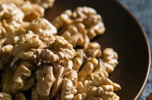 核桃仁|吃核桃到底能补脑吗?推荐两种做法,补气养血利三焦,百吃不腻