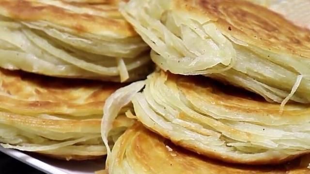  外酥|最近此面食做法火了,家有面粉就能做,外酥里软,比鸡蛋饼还好吃