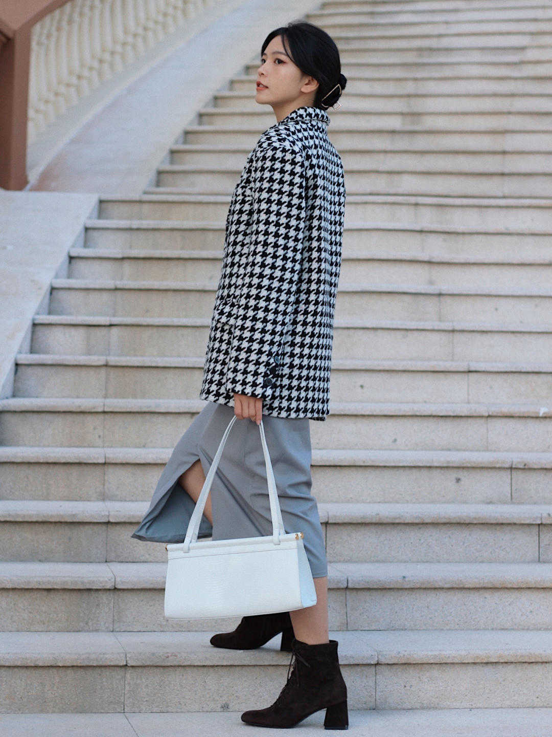 大长腿 格纹外套是今年冬季最飒单品,穿到明年也不过时,快来试试吧