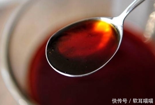 红烧肉|炒糖色时，第一步不要直接放冰糖多加一步，糖色更红亮不发苦