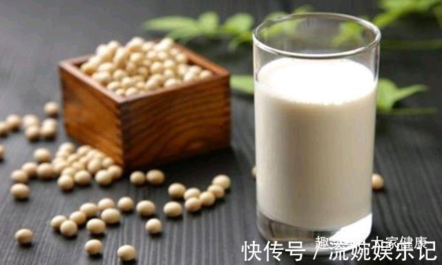 胡萝卜胡萝卜|4种食物是女性衰老的延缓剂,50岁后不妨多吃,比同龄人年轻10岁