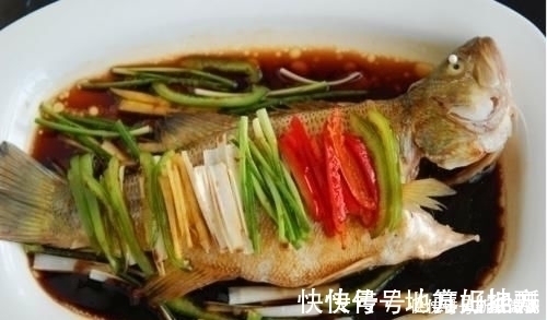 饭店大厨做的“清蒸鱼”好吃不腥,原来多了这一步,学到赚到