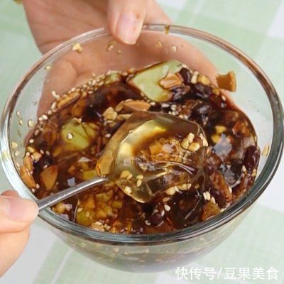 葡萄干|超简单的消暑红糖冰粉，夏日清凉小甜点