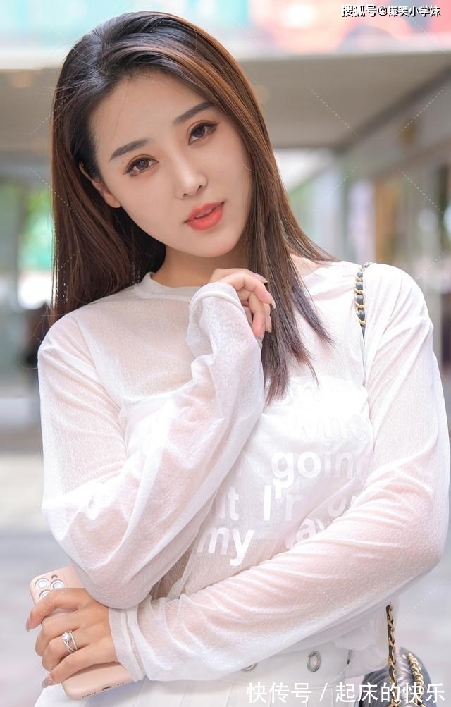 |搞笑段子：客户经理一枚，今天和老板出去谈一个项目去对方会议室