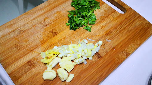 鱼肉|入秋后多吃此鱼，刺少肉嫩营养高，简单一做就特香，上桌汁都不剩