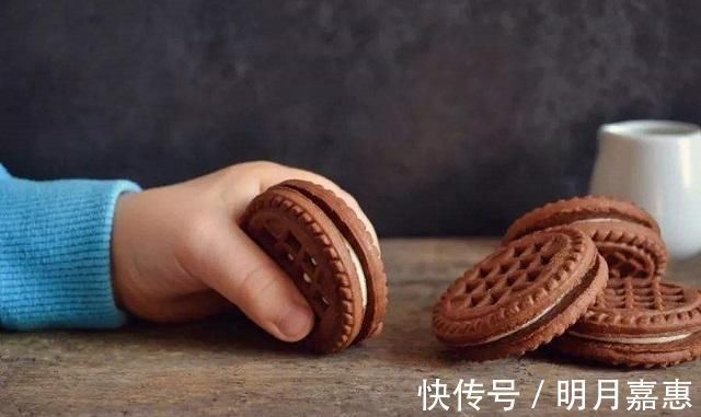 玉姐|孩子个子矮体重轻,越补越干瘦医生是积食,做好这3件事就行