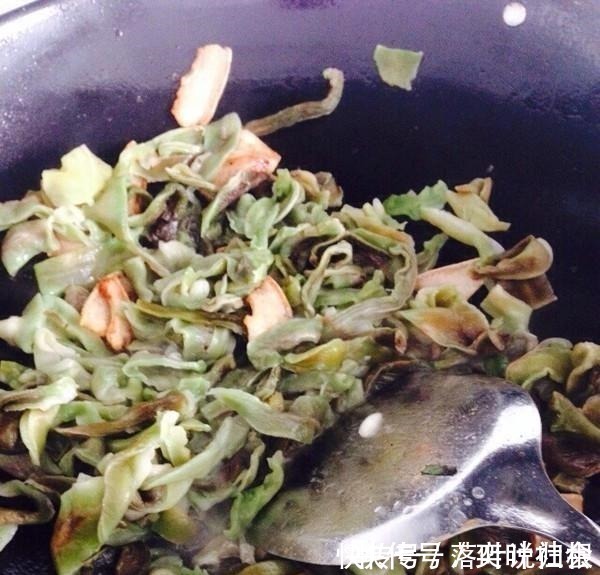 安神|失眠多吃这个菜,健脑安神,一觉睡到天亮,黑眼圈也消失啦