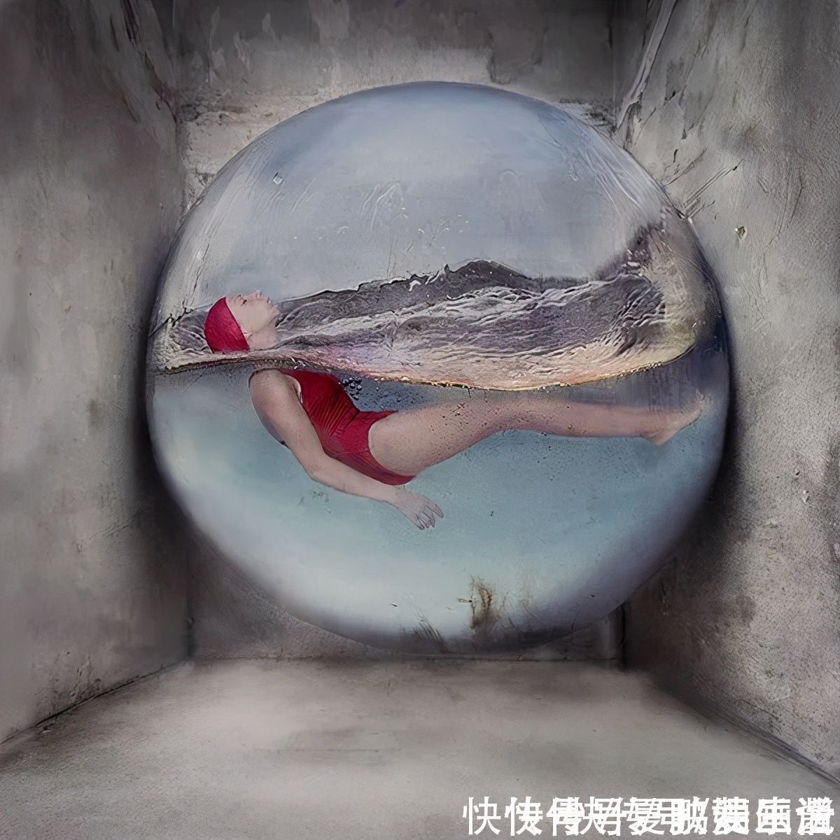 骑自行车|这画面真是绝了,女孩横躺在水里骑自行车,让人看上一眼就忘不了