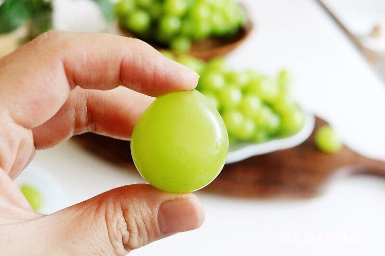 冬天葡萄的保存方法，放2，吃时还和新鲜的一样