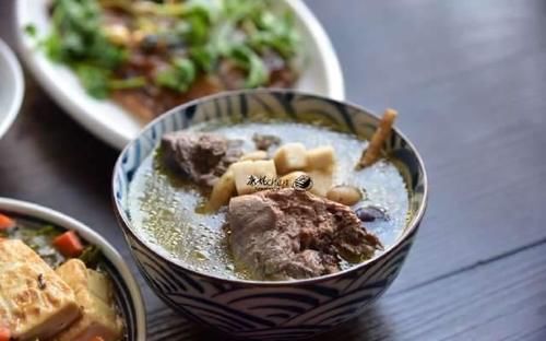 一家三口的简单晚餐，有荤有素有汤水，好吃不浪费，全部吃光光！