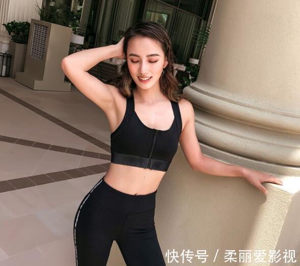 穿搭 美女穿搭：小姐姐爱穿可爱唯美的紧身打底裤，绽放年轻的光彩！