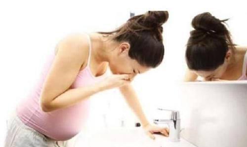 剖腹产|大学生妻子怀孕11个月还不生,医生强行剖腹产,娃出生后全家痛哭