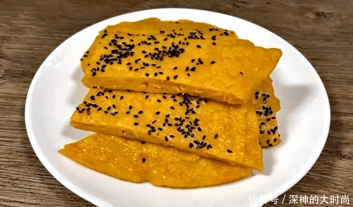  上桌|入秋后，这菜再便宜也要吃，烙一烙5分钟上桌，香味浓郁又顶饱