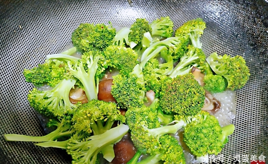 常吃|夏季减肥常吃这道菜,让你腰变细了背变薄了,让你更自信