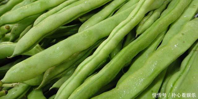 吃香椿之前,最好焯一下水,很多人不明白,还傻傻的以为健康