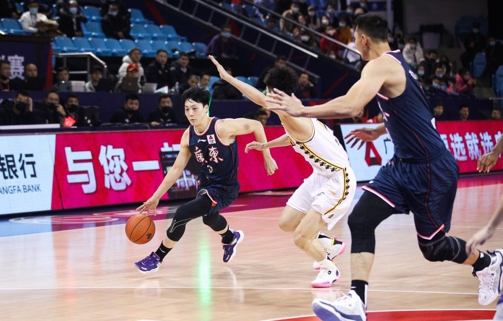 赵岩昊|19投11中,徐杰30分难敌广厦,CBA卫冕冠军三次冲突引热议