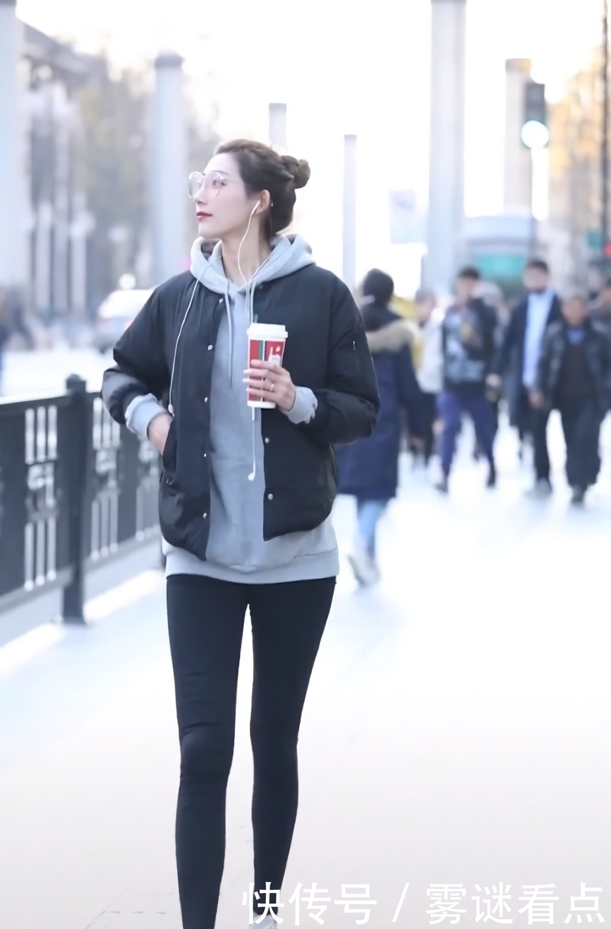 健美裤|小姐姐没白长“仙鹤腿”,穿烂大街的裤子,都性感得让人心动!