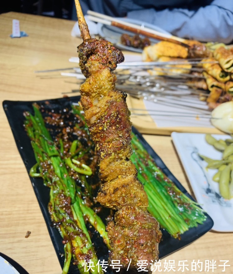 可以边听歌看电影的烧烤店