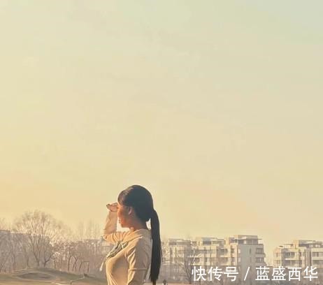 王钟瑶|最美裁判王钟瑶晒照,28岁的她依然很稚嫩,还是萨拉赫铁杆粉丝!