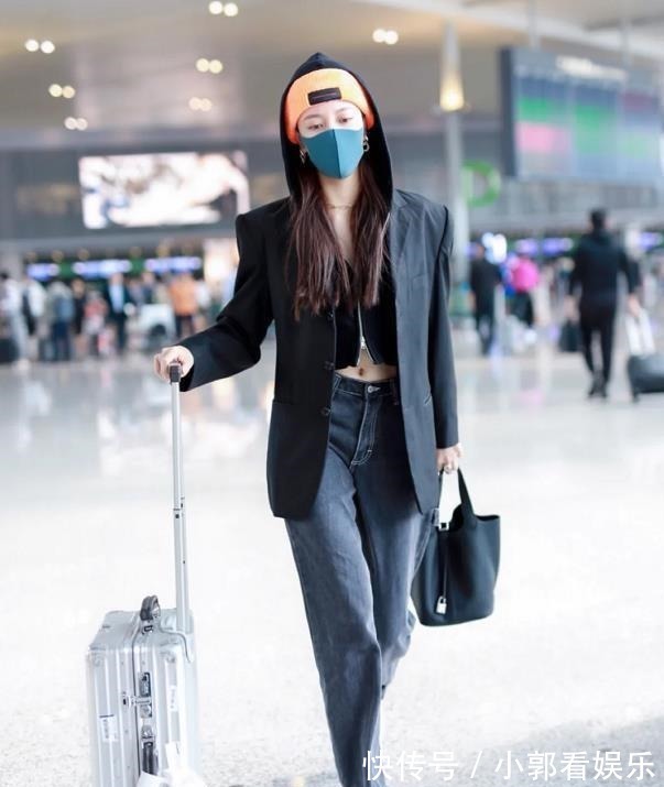 小脚裤 放弃小脚裤吧,今年流行的是“豆角裤”,时髦显瘦,怎么穿都好看!