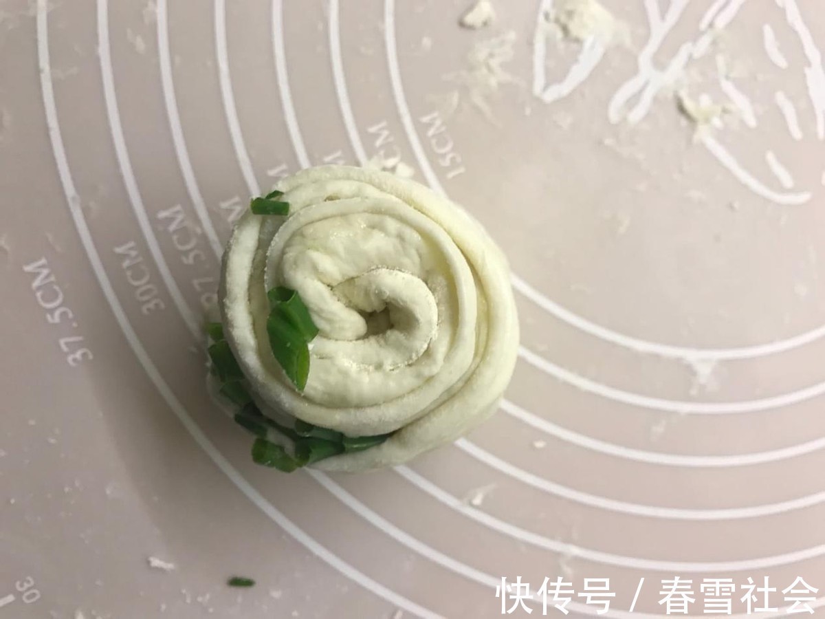 烫面葱油饼|在家制作好吃美味的葱油饼,香气四溢,健康又有营养
