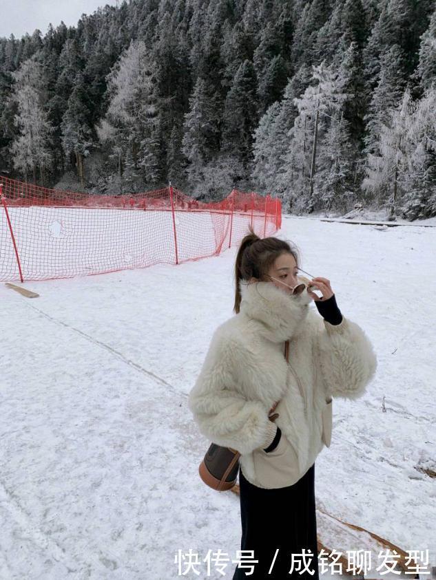 女人的冬装怎么少得了皮草，学会时尚博主的搭配，保暖有限贵气