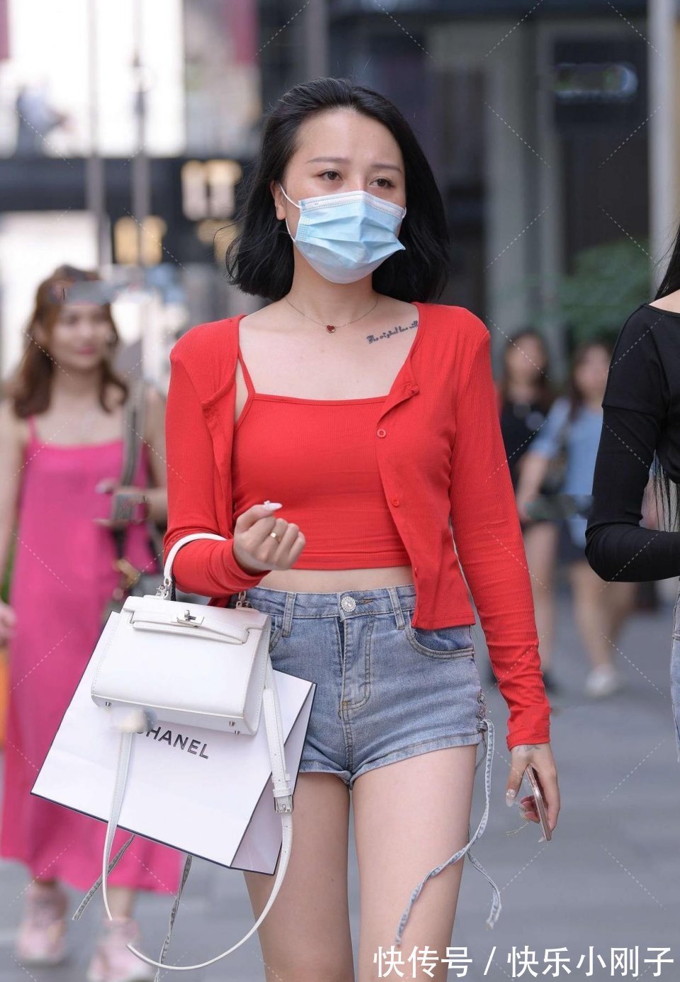 高跟鞋|从未见过如此高级的美女！散发出迷人的成熟气质，自信而优雅