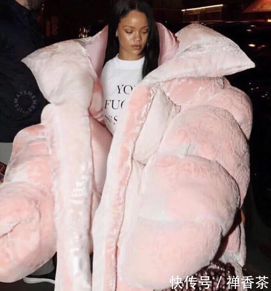 时尚|UGG上新“帐篷”羽绒服,设计师请开始表演,原谅我不懂时尚!