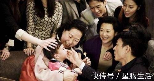 婴儿|9个月婴儿紧握拳头,奶奶发现有问题带去医院检查,医生:来晚了