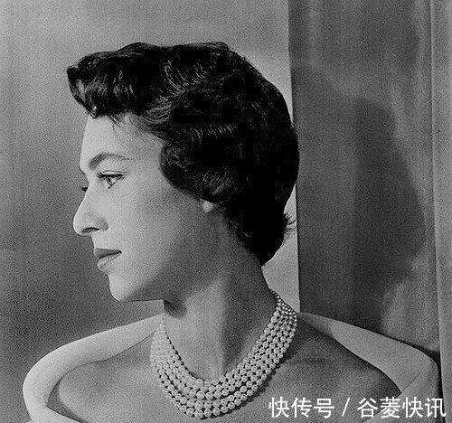 珍珠项链&玛格丽特对此五股项链情有独钟,四次出现在生日肖像中,厉害了!