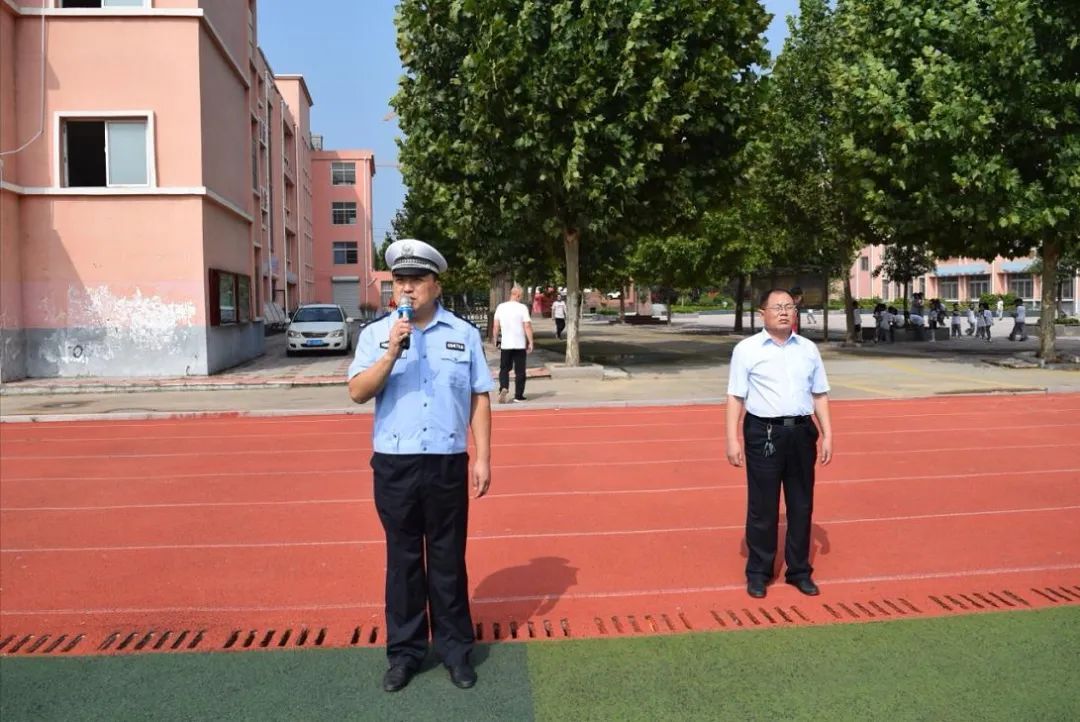 菏泽|【开学季】菏泽交警持续进校园上好交通安全第一课