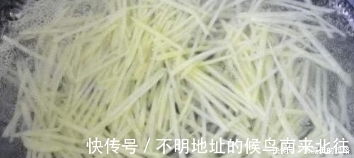 翠儿|炒土豆丝时,到底是泡水还是焯水,很多人做错,难怪土豆不香脆