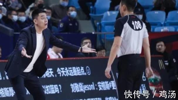 cb相比李春江和马布里的冲动,杜锋和杨鸣的这番举动真的需要点赞