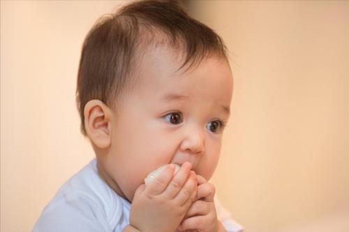 宝妈|宝宝出牙晚啥原因?爸妈该怎么护理?一文弄懂,别让孩子“掉队”