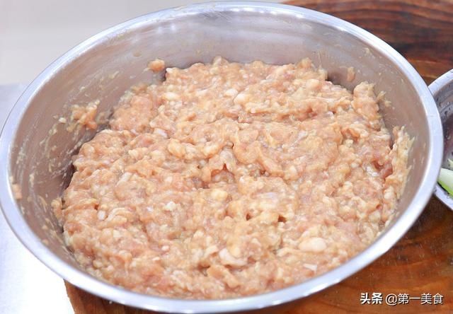 做法|肉丸子好吃有诀窍，厨师长教你饭店秘制做法，香糯Q弹，久煮不散