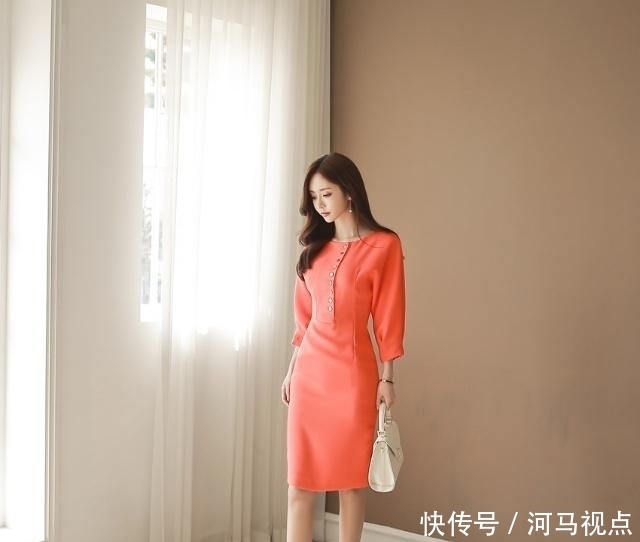 小姐姐|小姐姐穿搭经典时尚又百搭的紧身裙,尽显妖娆多姿的完美身材!