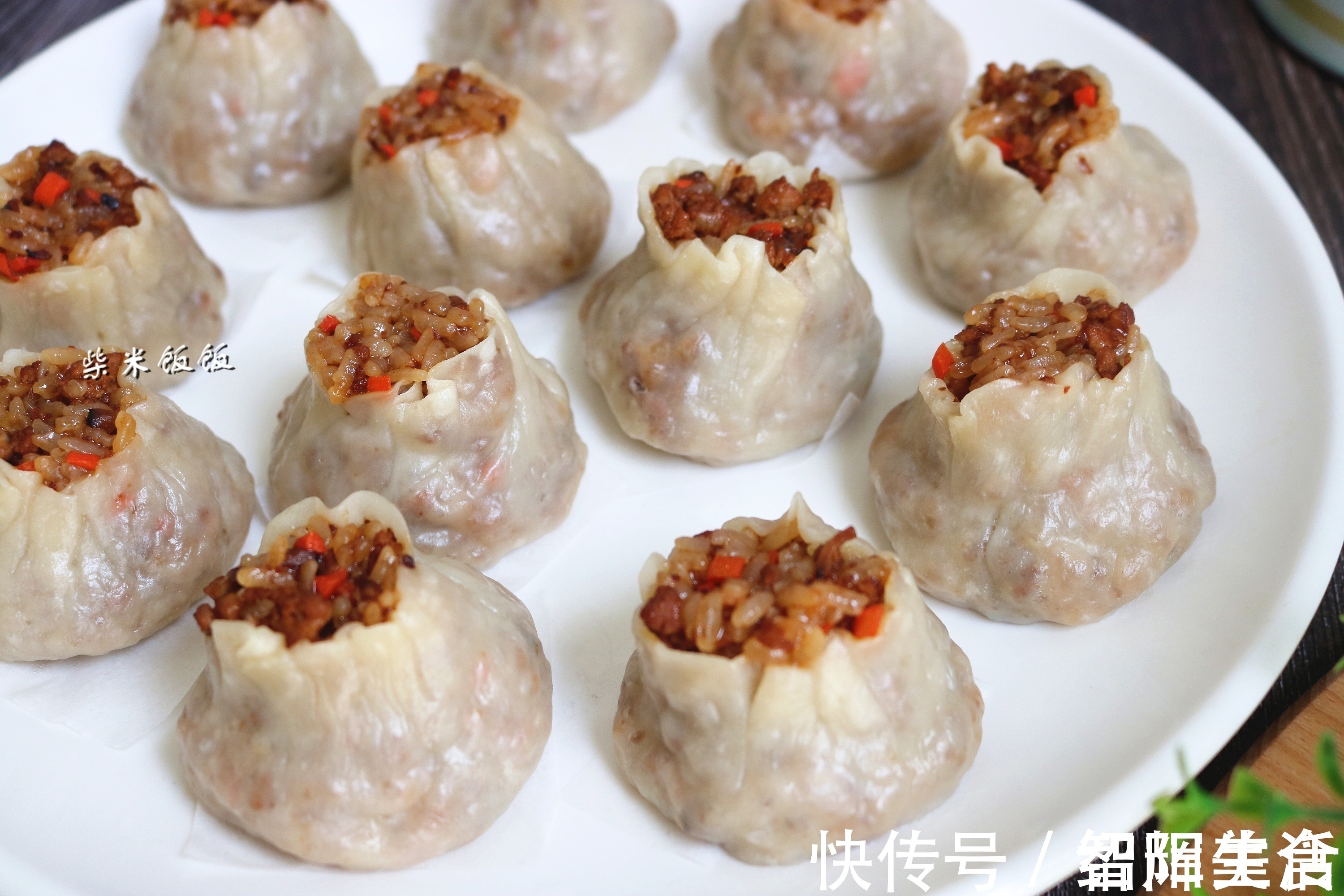 糯米|我家吃烧麦从不买，这做法简单，捏一捏10分钟出锅，4个不够吃