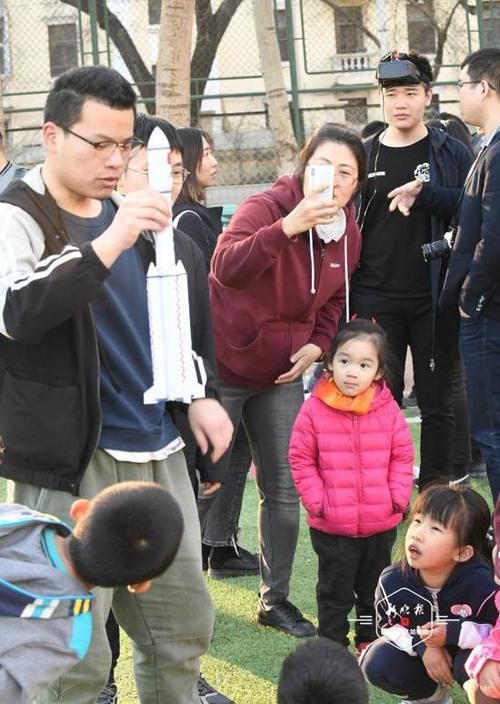 火箭模型、直升机、四旋翼……这里的航模飞行表演真会让你“逐梦九天”