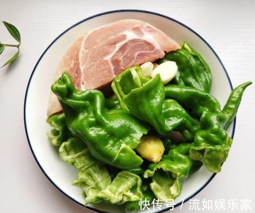 青椒炒肉，先炒青椒还是先炒肉很多人第一步做错了，难怪不好吃