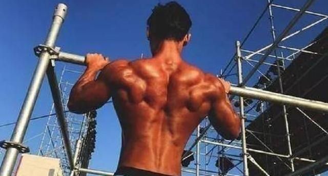 肌肉|以后训练背部肌肉,不能少了这4个动作,练背效果太强了