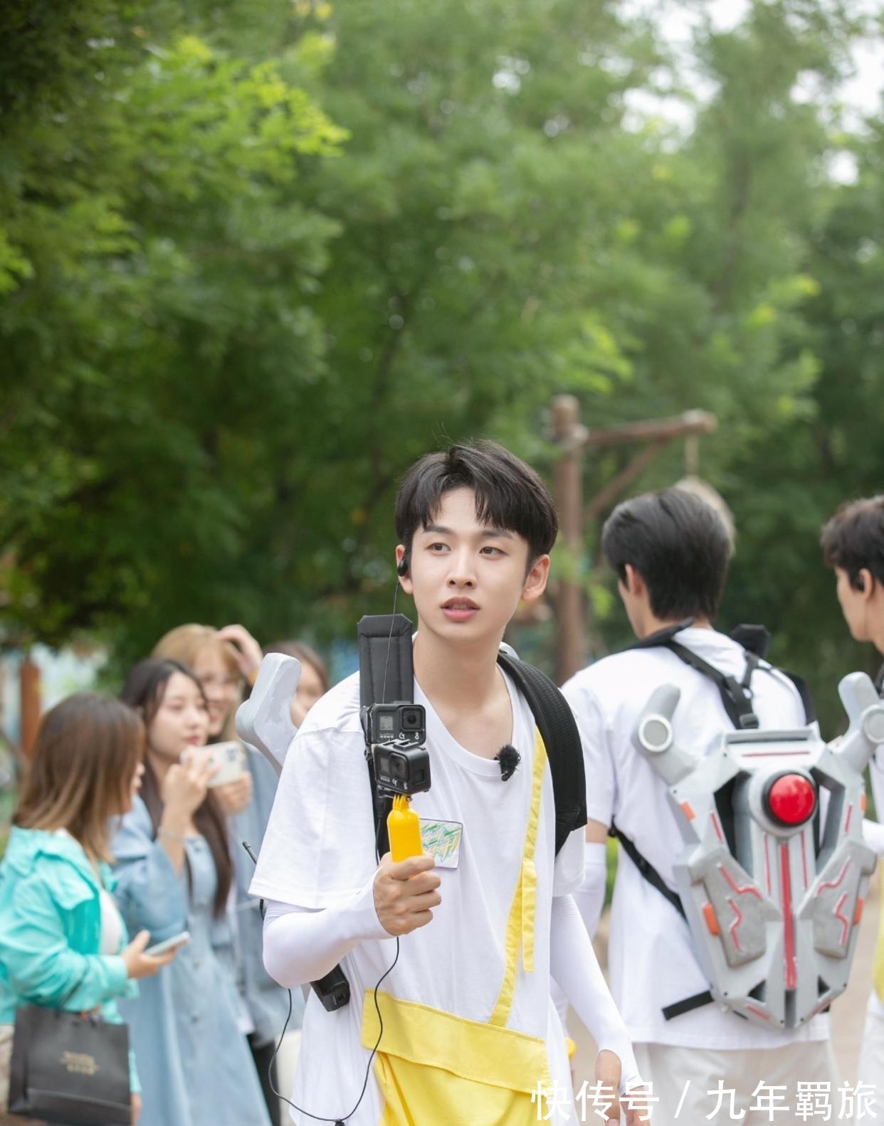 爆款|加盟多档爆款综艺，大型活动展现神级救场：齐思钧是何来头？