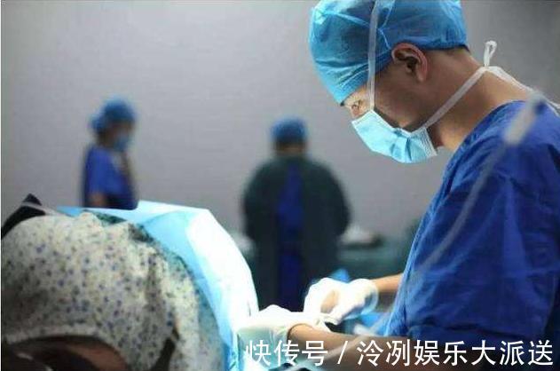 医生|26岁孕妇生下龙凤胎，正要缝合时她却大叫“等下”，医生满脸无奈