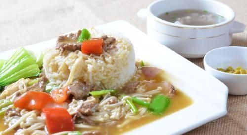 父母|很多父母为了图省事,就常给孩子喂这种饭,其实没什么营养还伤胃