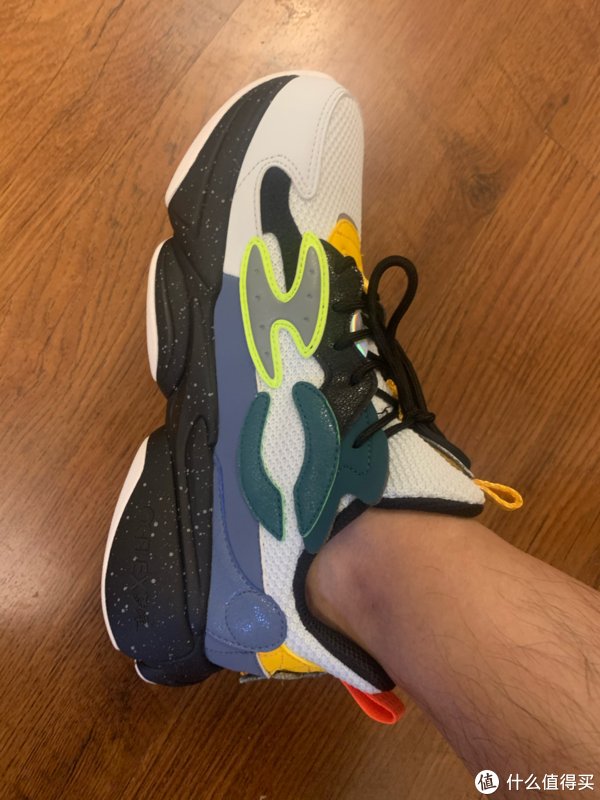 学生时代|鸿星尔克【20周年庆奇弹纪念款】跑鞋运动鞋开箱测评