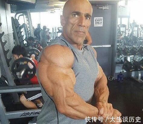 健美|83岁老头引起网友关注,参加健美比赛肌肉超级大,原来健美不仅限于青壮年