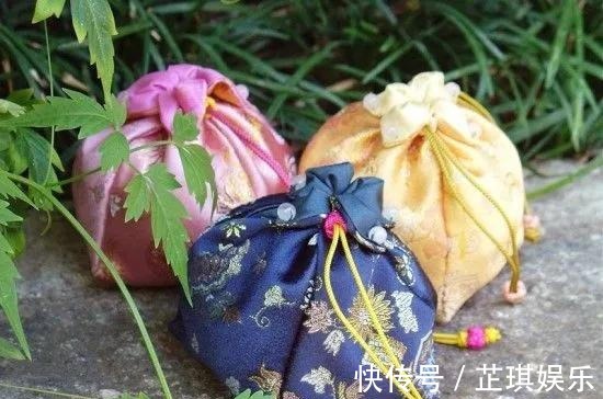 束口袋也能这么美,旧衣服就能做!旧物改造DIY手工布艺附教程