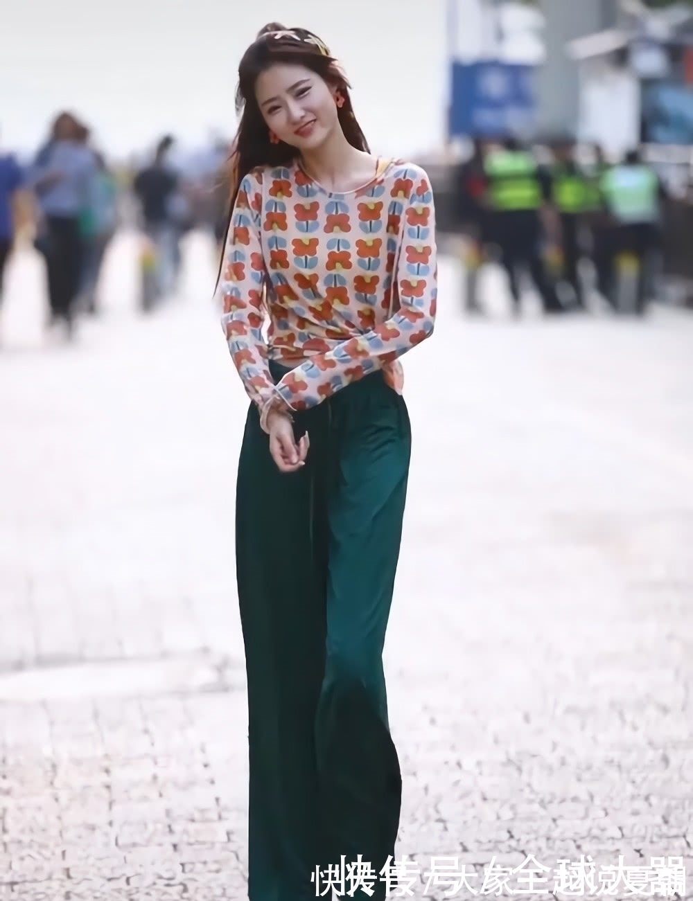 大长腿 现在流行什么裤子网红小姐姐都爱“豇豆裤”,穿上十级显瘦