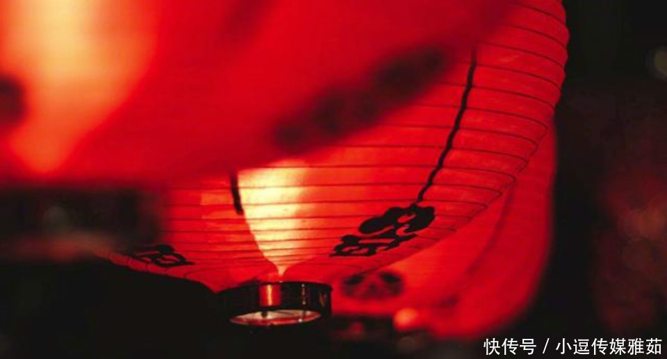 乾隆皇帝在即将退位的除夕夜,写下一首伤感的诗,通篇充满了忧愁