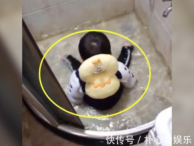 宝妈|厕所中传出奇怪异响,宝妈推开门发现这一幕,简直把人气懵了